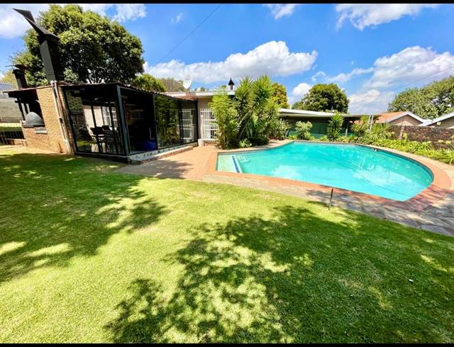 5 BEDROOM HOUSE FOR SALE IN NOORDHEUWEL